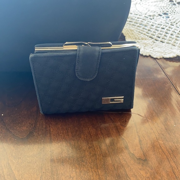 Handbag and wallet - Picture 2 of 7